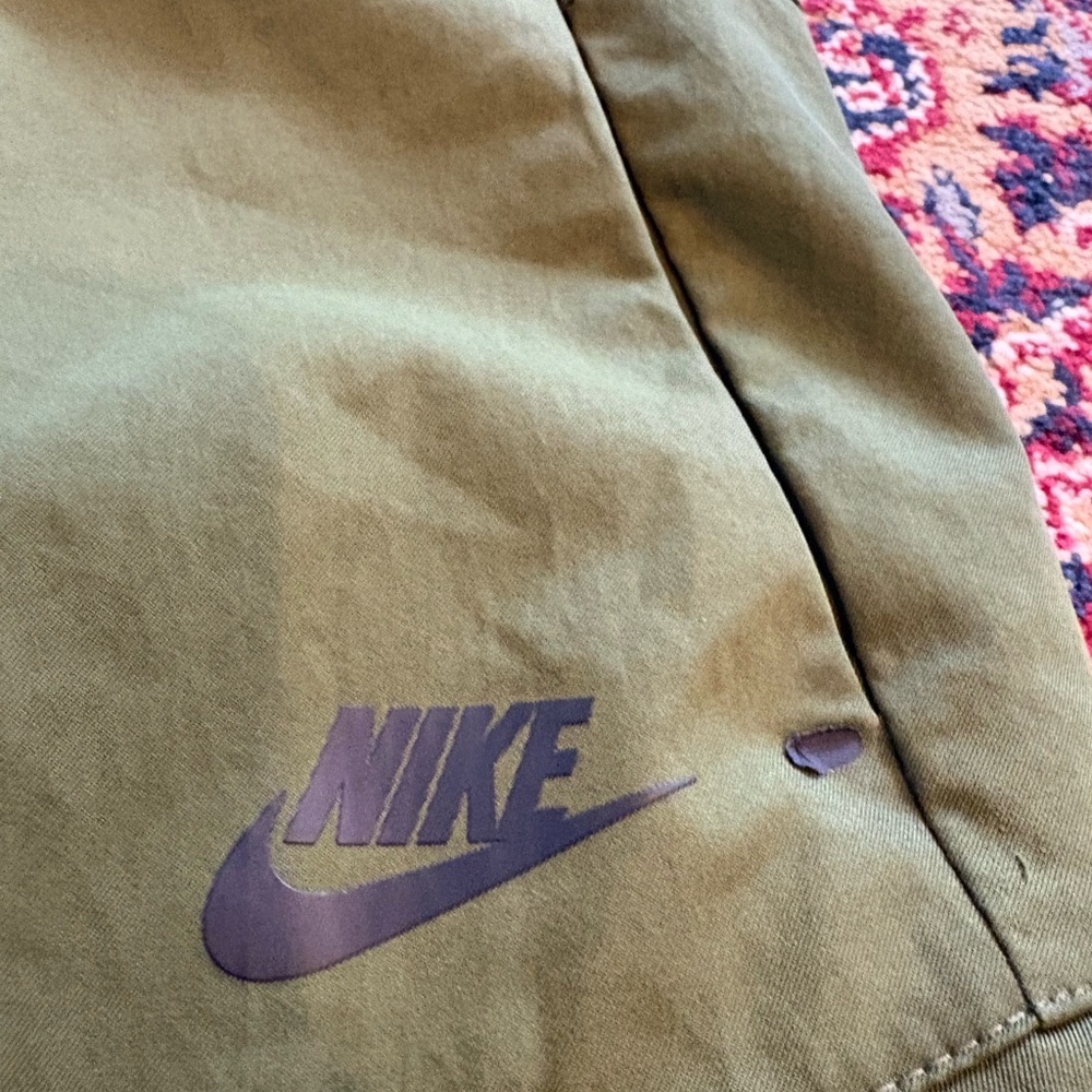Nike Tech Essentials Woven Unlined Utility Pants in green, size 34 x 28, EUC - Picture 2 of 7